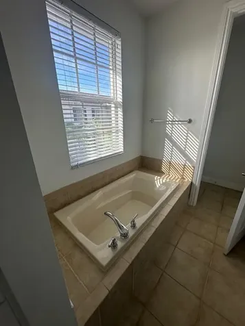 2502 N Dixie Highway Lake Worth FL 33460