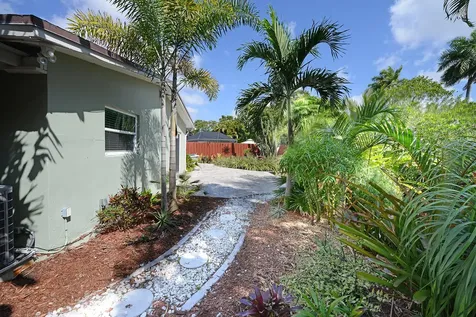 3180 NW 6th Avenue Oakland Park FL 33309