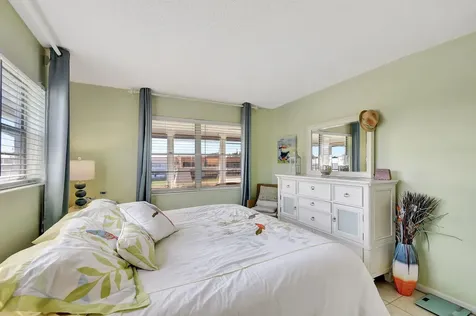 24 Chatham A West Palm Beach FL 33417