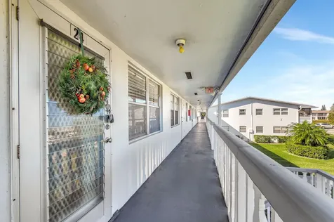 24 Chatham A West Palm Beach FL 33417