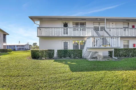 24 Chatham A West Palm Beach FL 33417