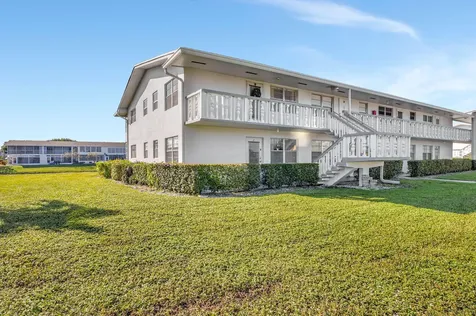 24 Chatham A West Palm Beach FL 33417
