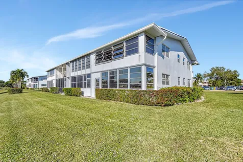 24 Chatham A West Palm Beach FL 33417