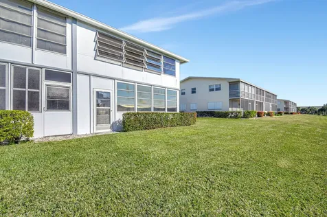 24 Chatham A West Palm Beach FL 33417