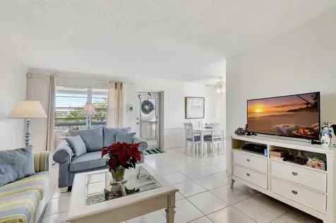 24 Chatham A West Palm Beach FL 33417