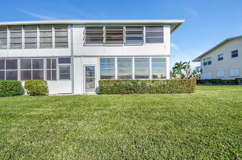 24 Chatham A West Palm Beach FL 33417