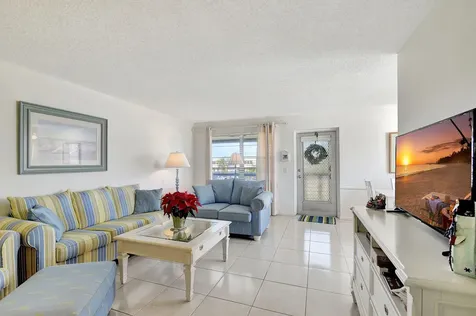 24 Chatham A West Palm Beach FL 33417