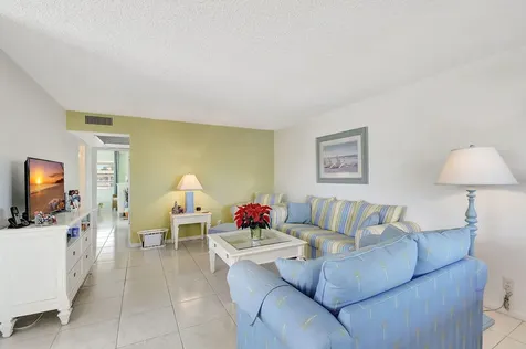 24 Chatham A West Palm Beach FL 33417
