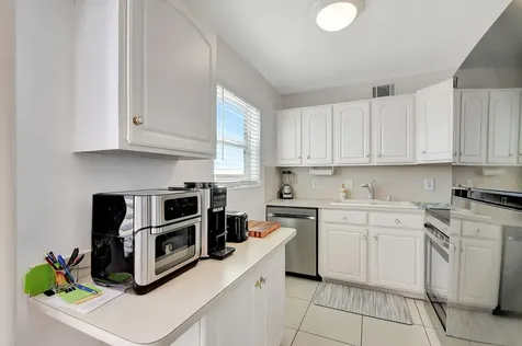 24 Chatham A West Palm Beach FL 33417