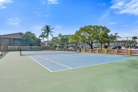 2758 Nw 80th Avenue Sunrise FL 33322