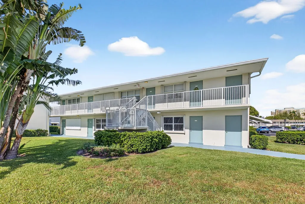 480 Horizons Boynton Beach FL 33435