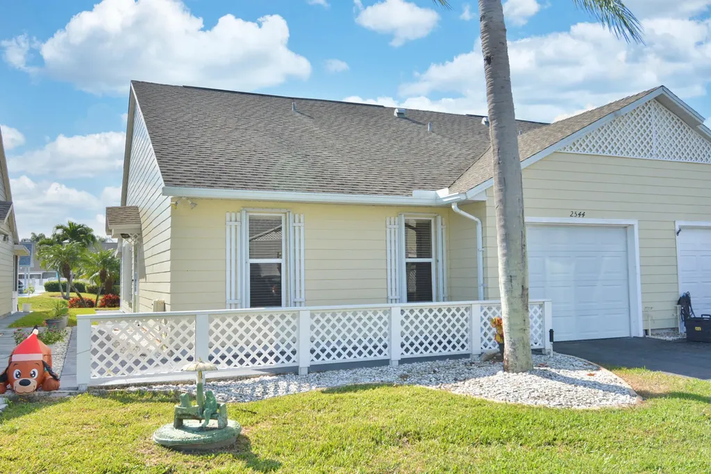 2544 Se Tropical East Circle Port Saint Lucie FL 34952