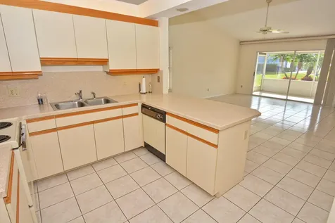 2544 Se Tropical East Circle Port Saint Lucie FL 34952