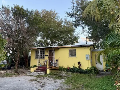 2250 Nw 86th Street Miami FL 33147