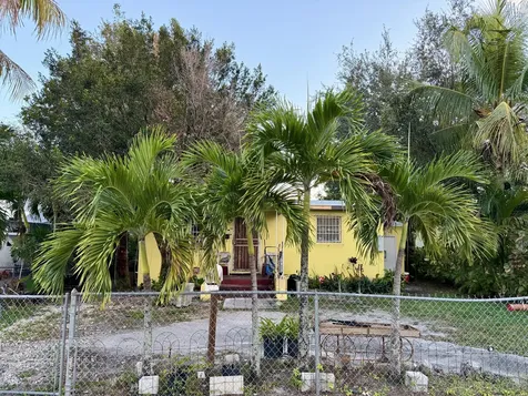2250 Nw 86th Street Miami FL 33147