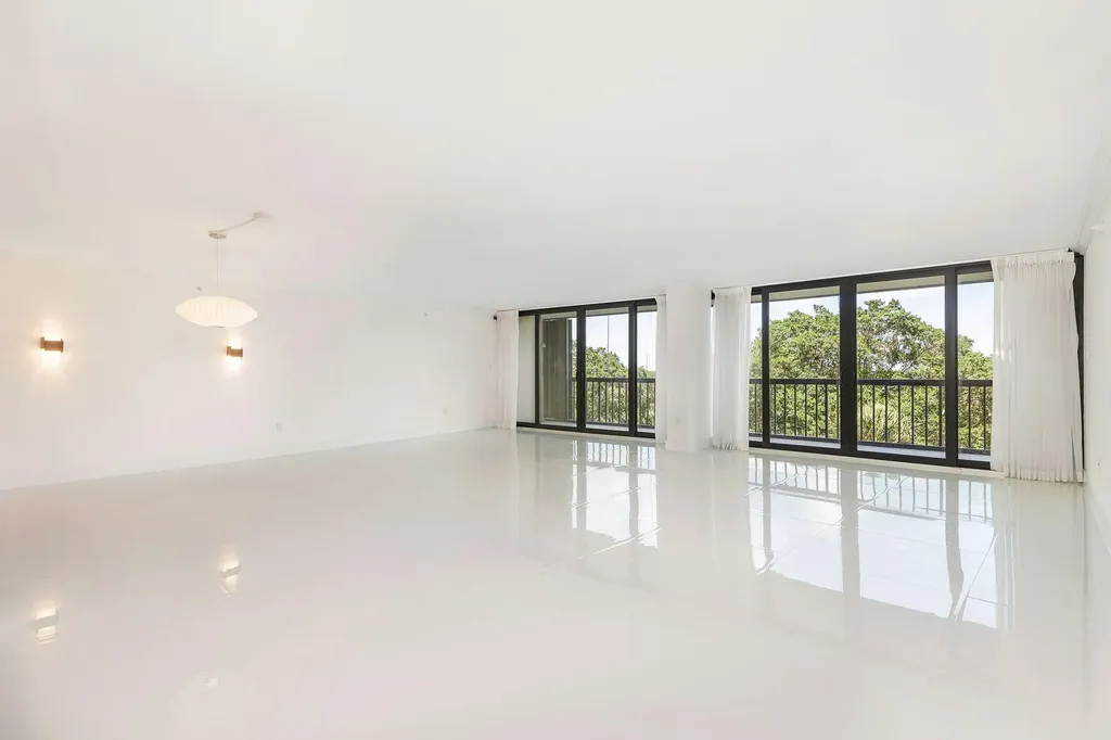 2450 Presidential Way West Palm Beach FL 33401