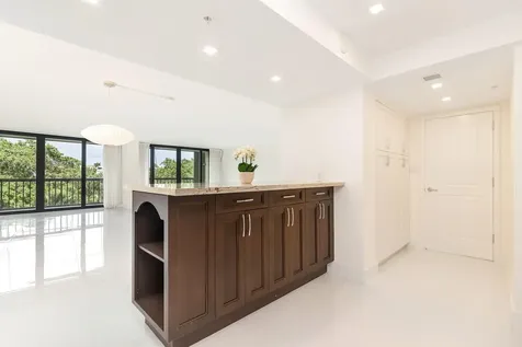2450 Presidential Way West Palm Beach FL 33401
