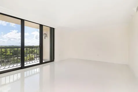 2450 Presidential Way West Palm Beach FL 33401