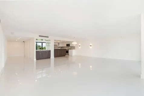 2450 Presidential Way West Palm Beach FL 33401