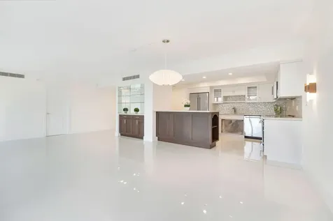 2450 Presidential Way West Palm Beach FL 33401