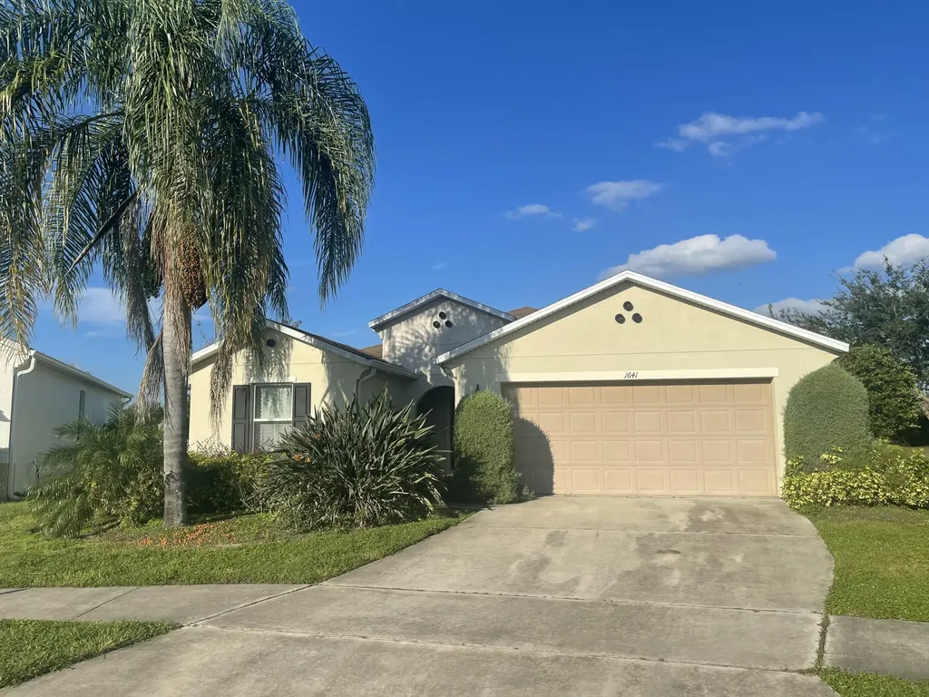1641 Strathmore Circle Mount Dora FL 32757