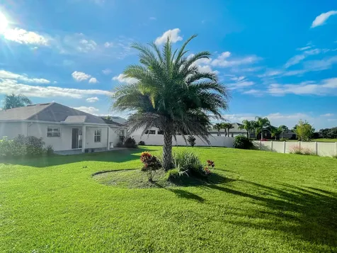 1641 Strathmore Circle Mount Dora FL 32757