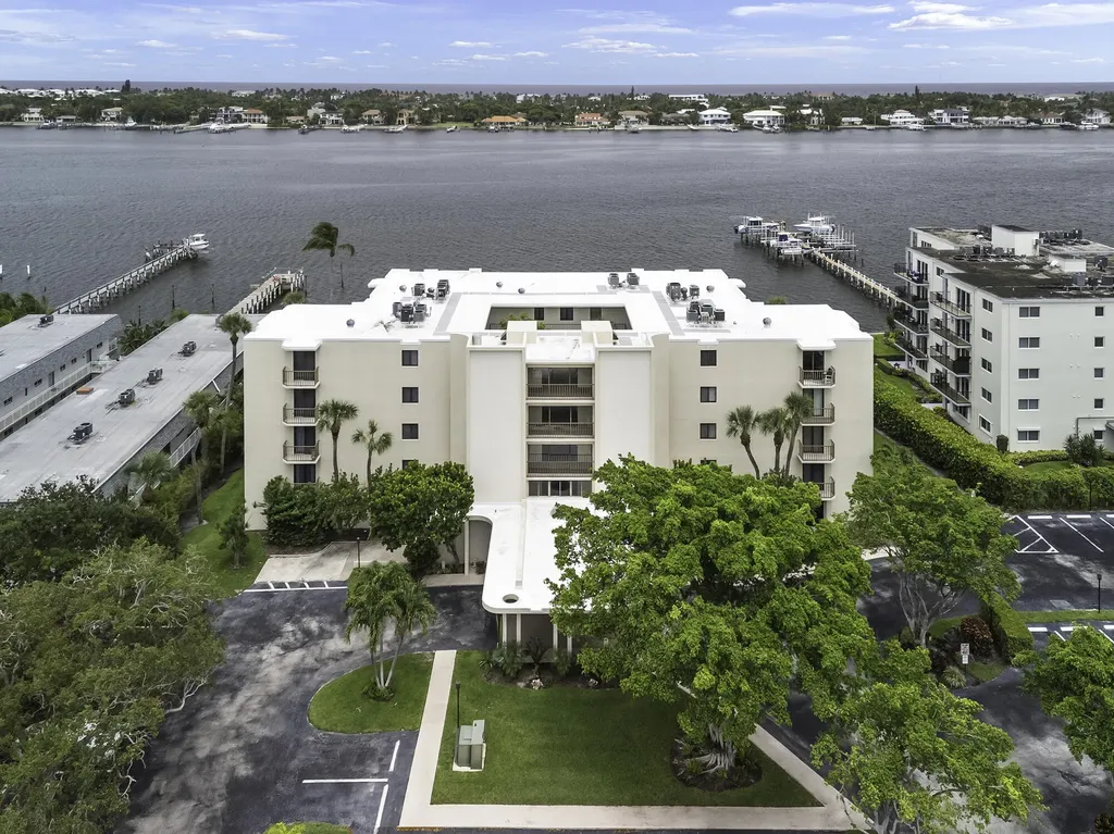 1202 S Lake Drive Lantana FL 33462