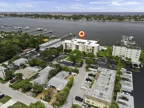 1202 S Lake Drive Lantana FL 33462