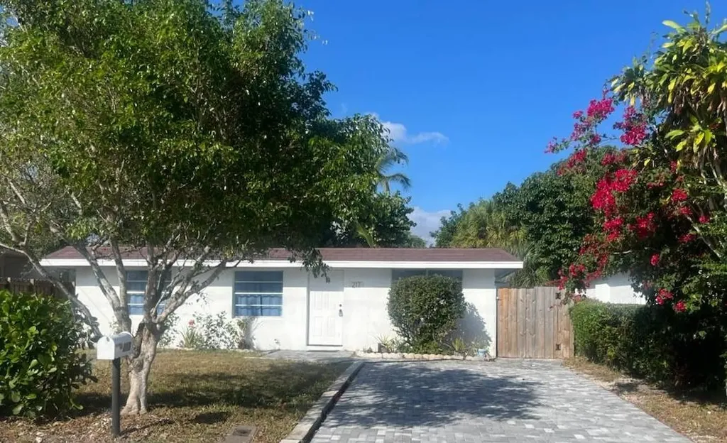 217 Sw 3rd Court Deerfield Beach FL 33441