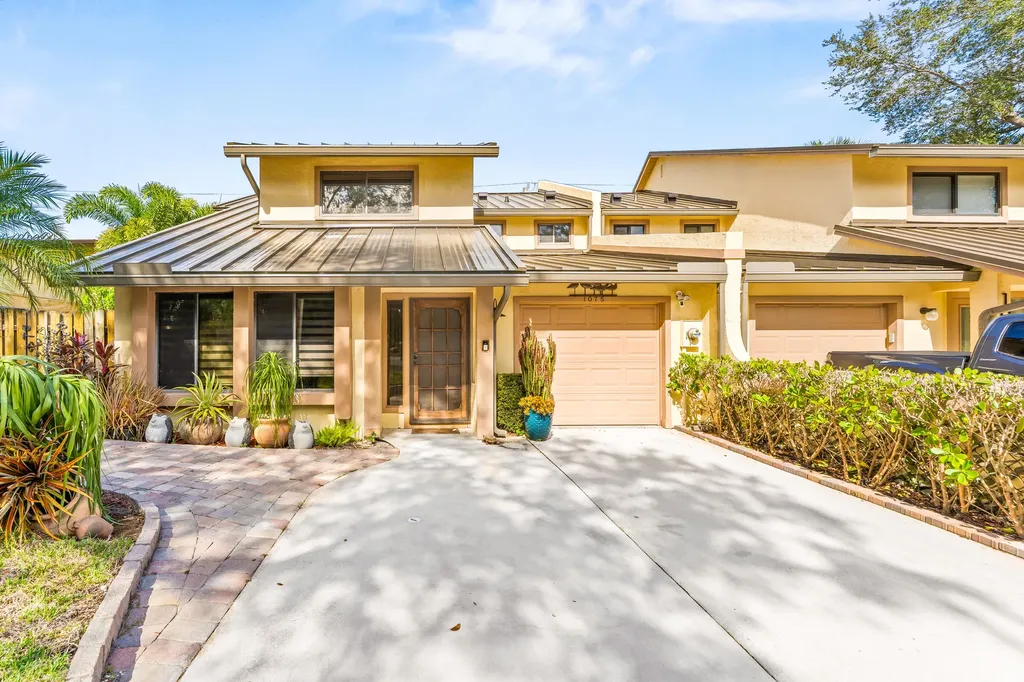 1075 Raintree Lane Palm Beach Gardens FL 33410