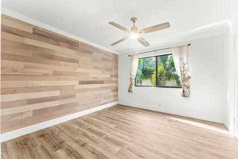 1075 Raintree Lane Palm Beach Gardens FL 33410
