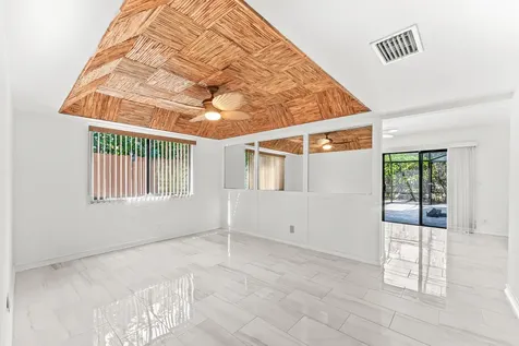 1075 Raintree Lane Palm Beach Gardens FL 33410