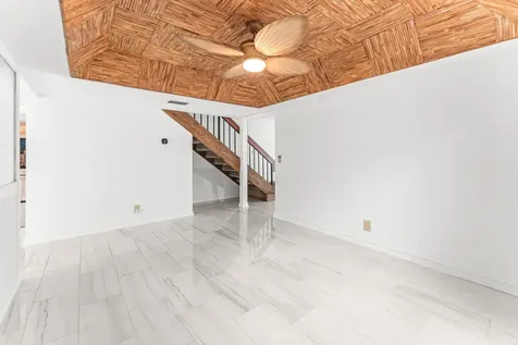 1075 Raintree Lane Palm Beach Gardens FL 33410