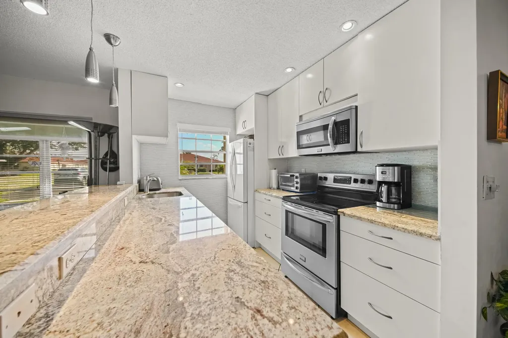 4875 Nw 3rd Court Delray Beach FL 33445