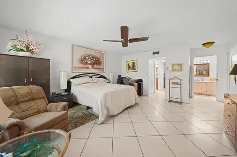 4875 Nw 3rd Court Delray Beach FL 33445