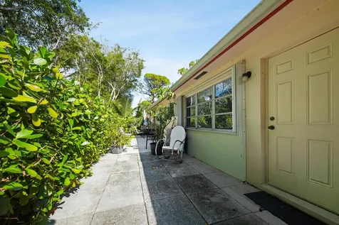 4875 Nw 3rd Court Delray Beach FL 33445