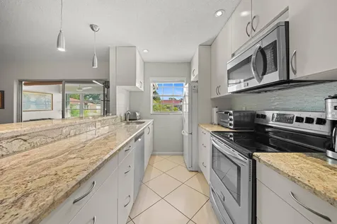 4875 Nw 3rd Court Delray Beach FL 33445