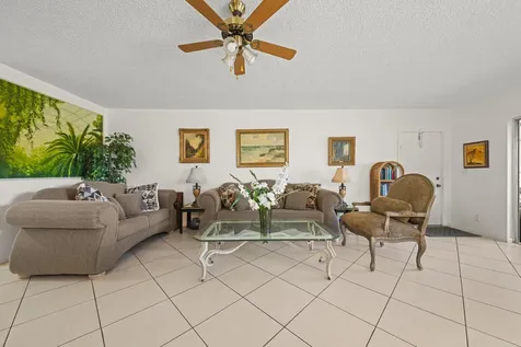 4875 Nw 3rd Court Delray Beach FL 33445