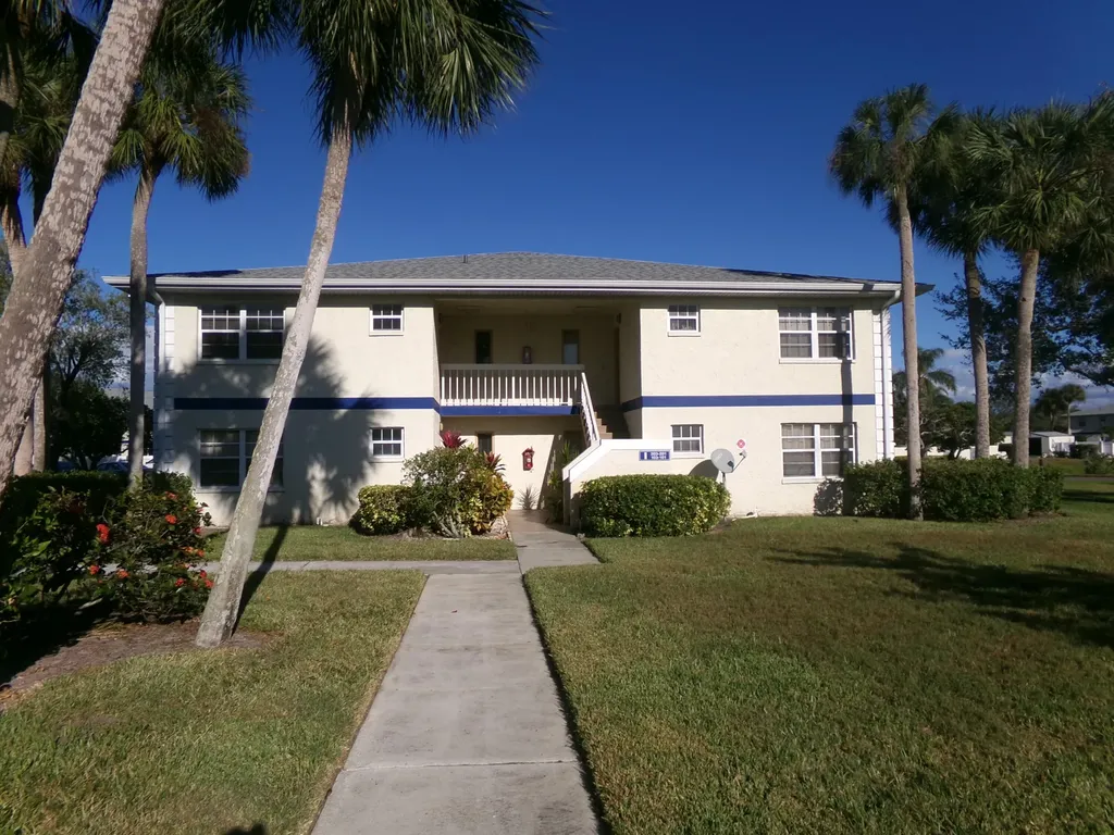 1514 SE Royal Green Circle Port Saint Lucie FL 34952