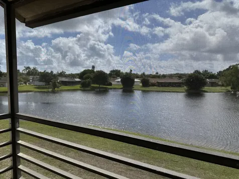 21 Via De Casas Sur Boynton Beach FL 33426