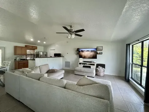 452 Sw David Terrace Port Saint Lucie FL 34953