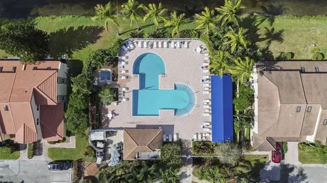 6822 Via Regina Boca Raton FL 33433