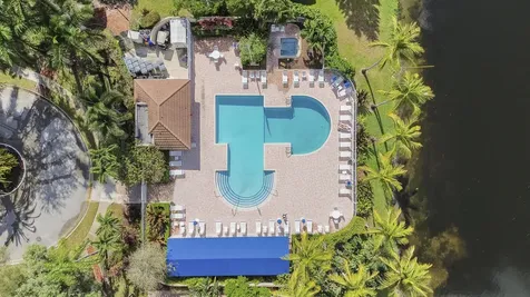 6822 Via Regina Boca Raton FL 33433