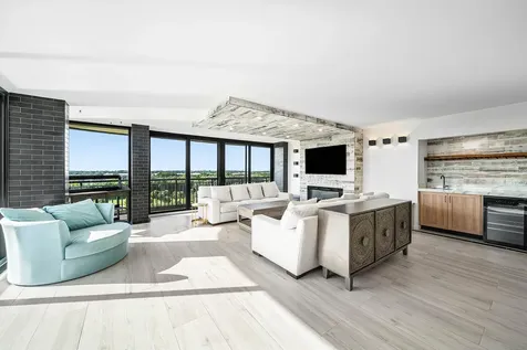 2427 Presidential Way West Palm Beach FL 33401