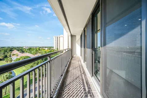 2427 Presidential Way West Palm Beach FL 33401