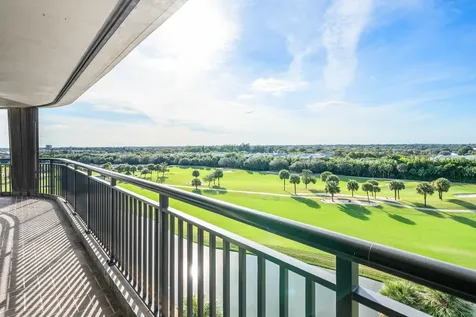 2427 Presidential Way West Palm Beach FL 33401