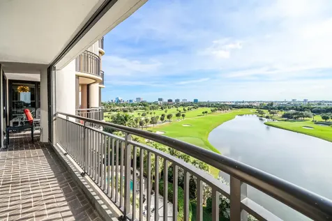 2427 Presidential Way West Palm Beach FL 33401