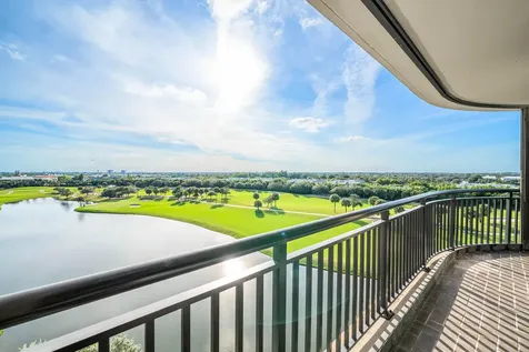 2427 Presidential Way West Palm Beach FL 33401