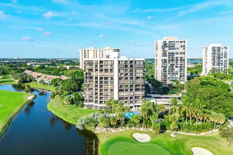 2427 Presidential Way West Palm Beach FL 33401