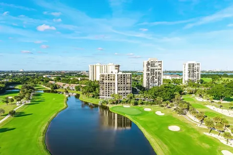 2427 Presidential Way West Palm Beach FL 33401